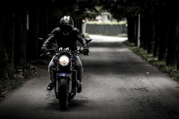 Jak prawidłowo pielęgnować skórzane elementy odzieży motocyklowej?